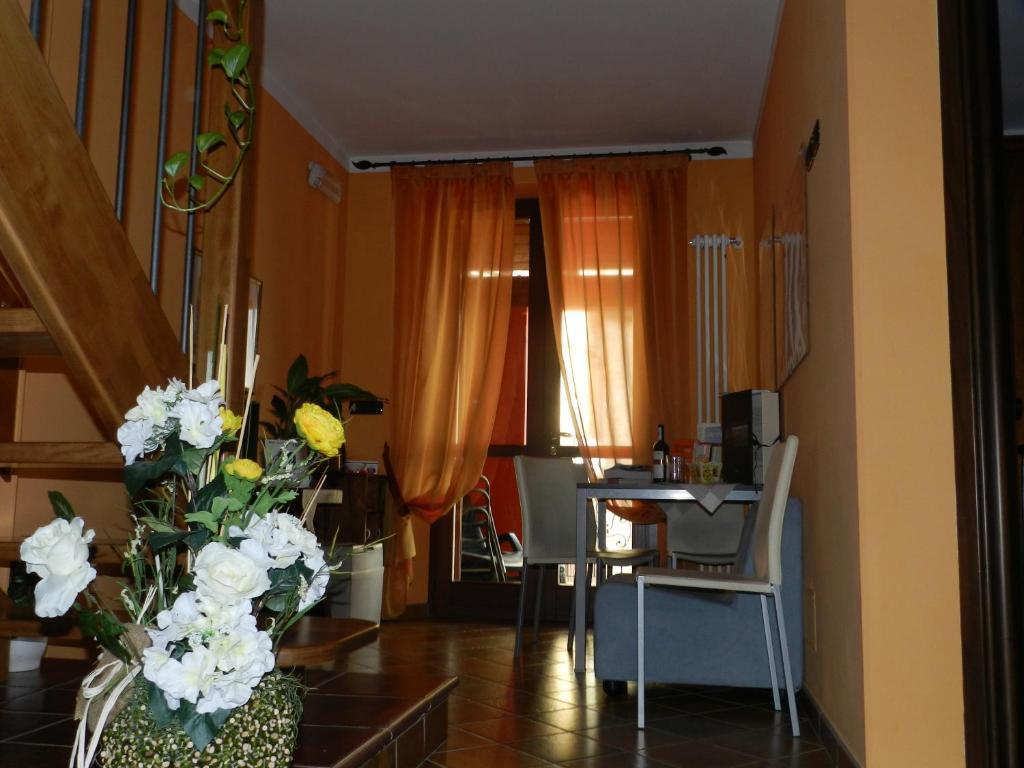L'Angolo Di Rosina Новелло Экстерьер фото